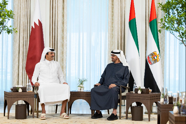 UAE and Qatar Leaders Discuss Cooperation
