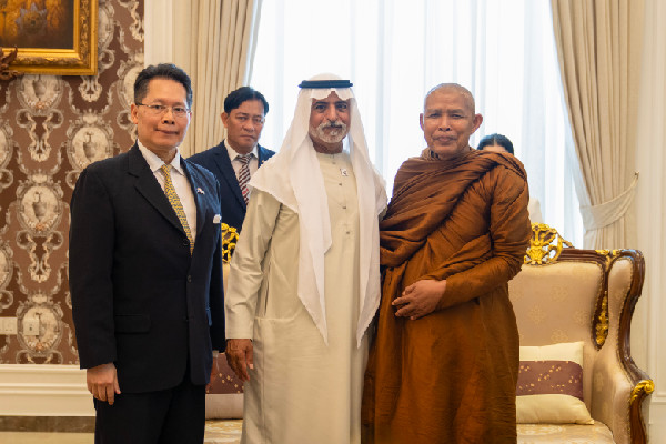 Nahayan bin Mubarak Meets Chief Monk in Abu Dhabi