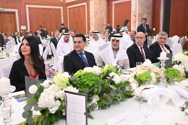Nahyan bin Mubarak Attends AUB Dinner