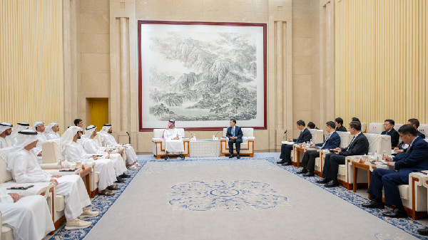 Ammar bin Humaid Meets Chongqing Officials