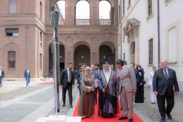 Sharjah Ruler Gifts Manuscript to University