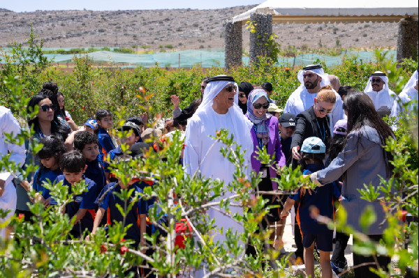 Sheikh Saud bin Saqr Meets Young Students