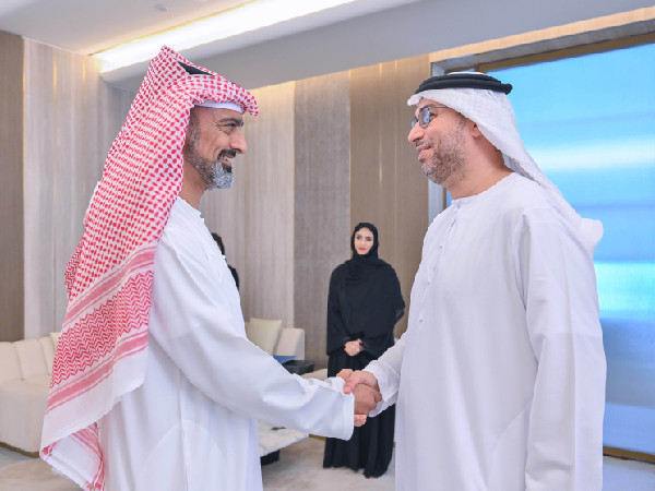 Ammar bin Humaid Meets Etihad Rail Delegation