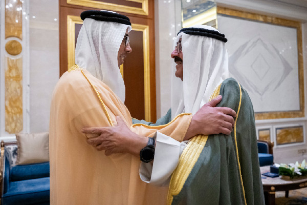 Kuwait and UAE Leaders Discuss Cooperation