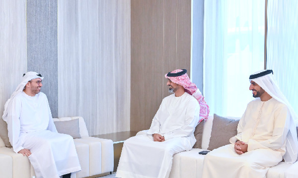 Ammar bin Humaid Meets Etihad Rail Delegation