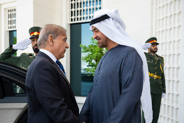 UAE and Pakistan Leaders Discuss Cooperation