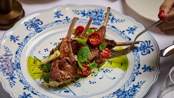 T  te-  -T  te Dubai