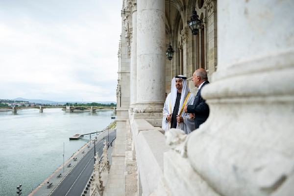 UAE and Hungary Presidents Discuss Cooperation