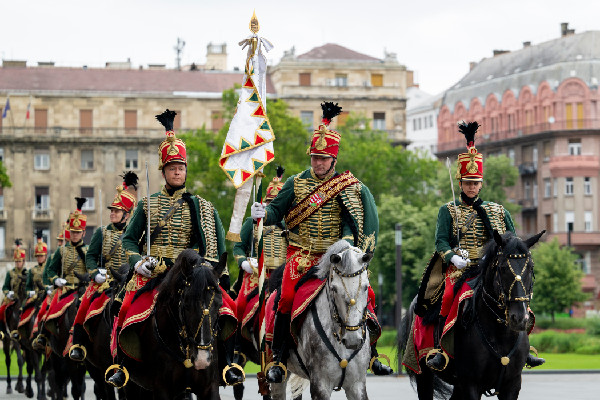 UAE President Receives Warm Welcome in Hungary