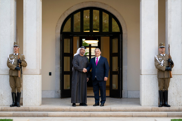 UAE and Hungary Discuss Bilateral Ties