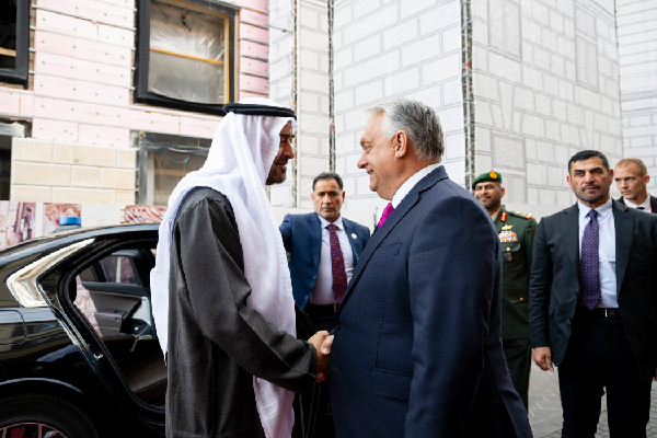 UAE and Hungary Discuss Bilateral Ties