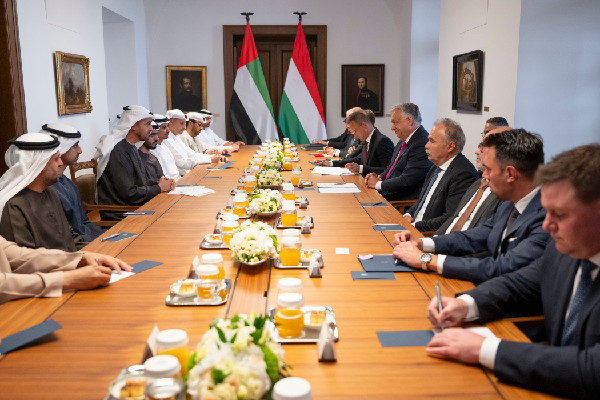 UAE and Hungary Discuss Bilateral Ties