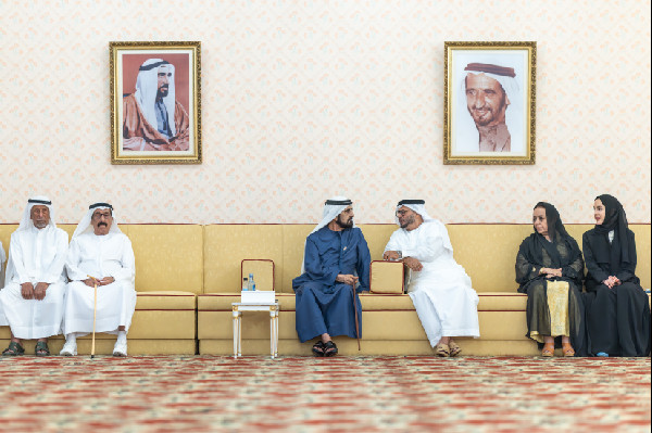 Mohammed bin Rashid Engages with Business Leaders