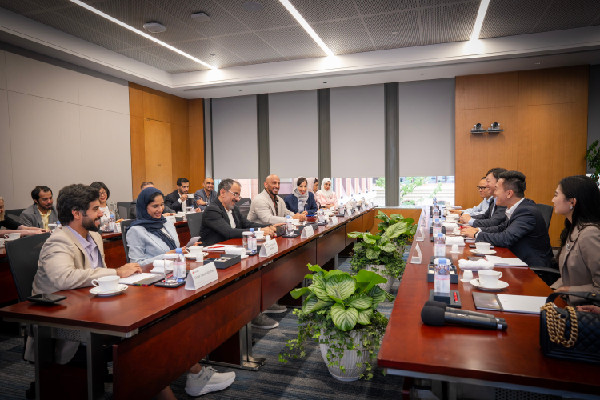 Al Hamed Visits Huawei R&D Centre in Shanghai