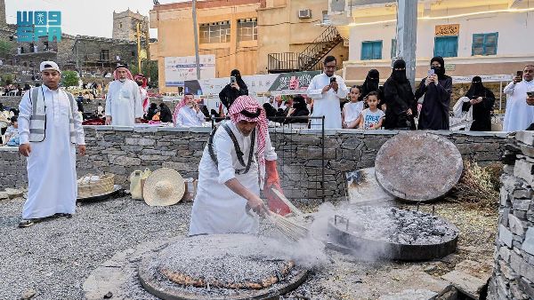 Experience Al-Maqanat Bread in Al-Baha Experience Al-Maqanat Bread in Al-Baha