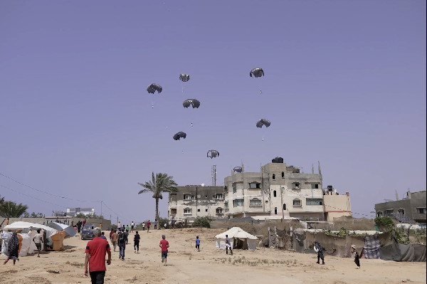UAE and Jordan Airdrop Aid to Gaza