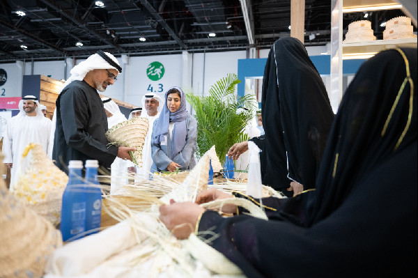 Khalid bin Mohammed Visits Abu Dhabi Exhibition