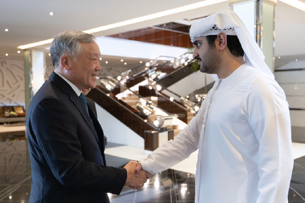 Maktoum bin Mohammed Meets Vietnam's Deputy PM