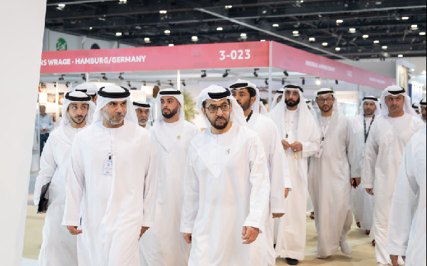 Hamdan bin Zayed Visits Abu Dhabi Exhibition