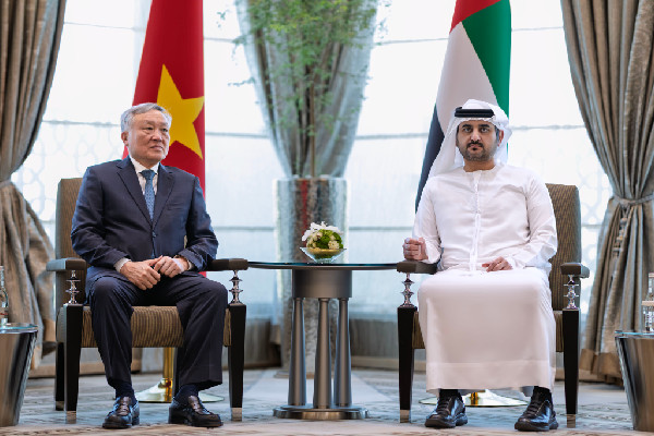 Maktoum bin Mohammed Meets Vietnam's Leader