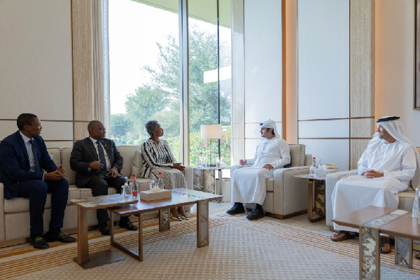 Maktoum bin Mohammed Meets Standard Bank Chairwoman