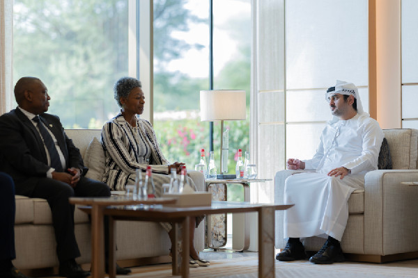 Maktoum bin Mohammed Meets Standard Bank Chairperson