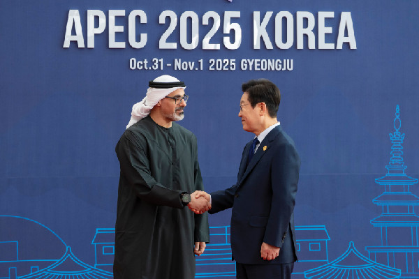 Crown Prince of UAE Attends APEC Forum