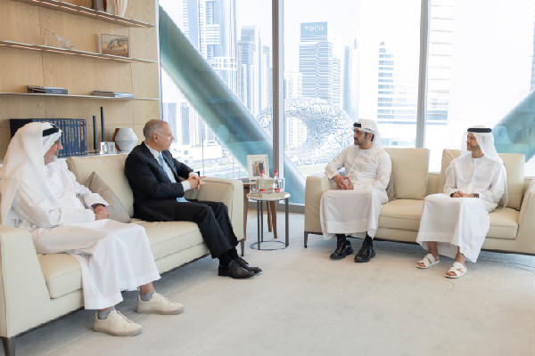 Maktoum Meets HSBC CEO to Discuss Growth