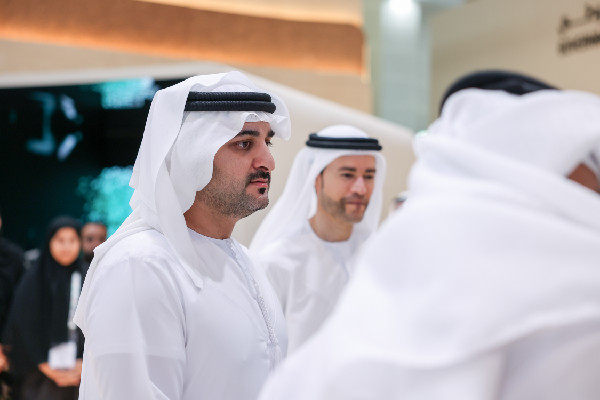 Maktoum Reviews Finance Ministry's Digital Initiatives