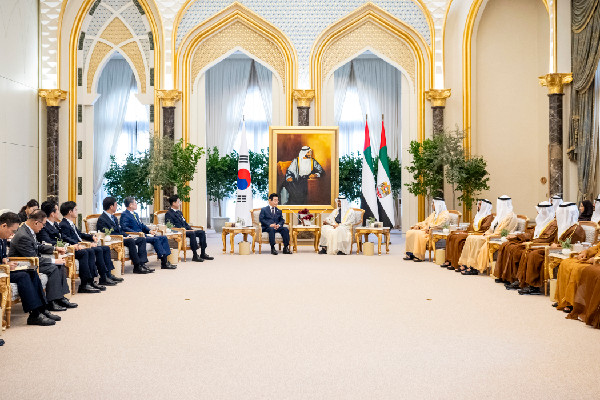 UAE and Korea Leaders Discuss Strategic Relations
