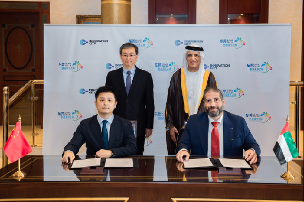 Saud bin Saqr Signs MoUs with Dongguan Delegation