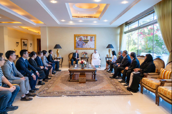 Saud bin Saqr Hosts Guangzhou University Delegation