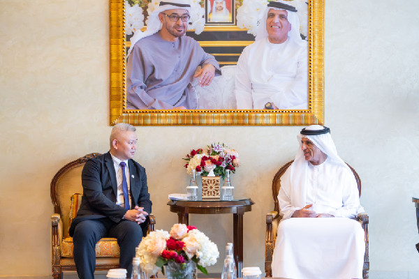 Saud bin Saqr Meets Guangzhou University Delegation