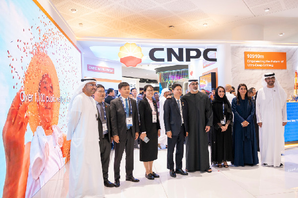 Khaled bin Mohamed Visits ADIPEC 2025