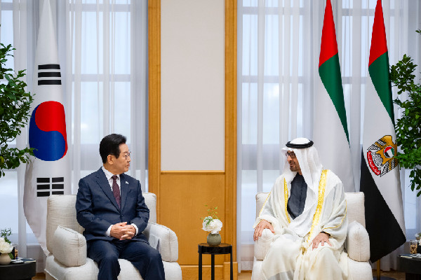 UAE and Korea Leaders Discuss Strategic Relations