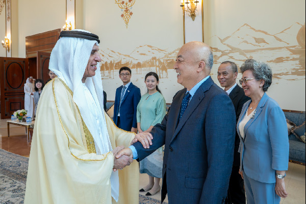 Saud bin Saqr Meets Palace Museum Director