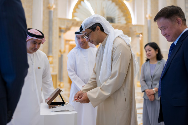 Mansour bin Zayed Launches UAE-China Payment Platform