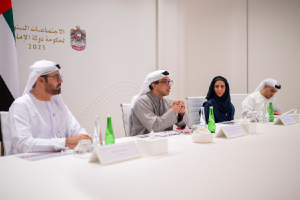 Mansour bin Zayed Meets Executive Council Secretaries