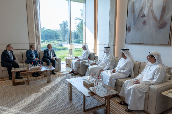 Maktoum bin Mohammed Meets Deutsche Bank Chairman