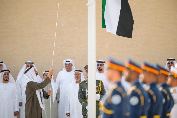 UAE President Raises Flag on Flag Day