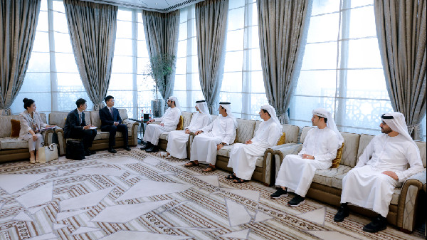 Maktoum Discusses Cooperation with ICBC