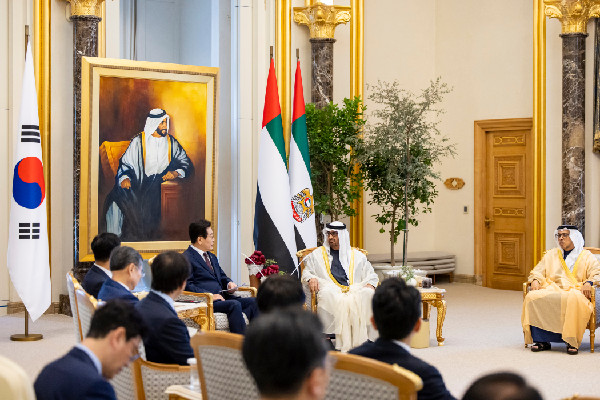 UAE and Korea Leaders Discuss Strategic Relations