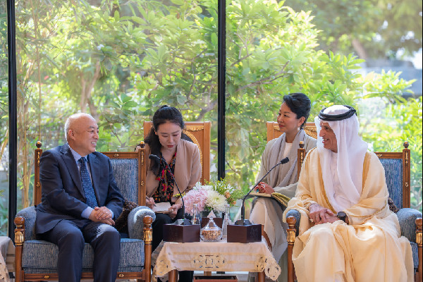 Saud bin Saqr Meets Palace Museum Director