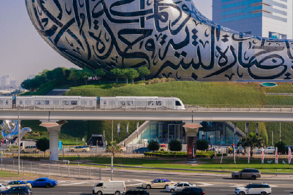 Visual Tribute to UAE Founding Fathers on Metro