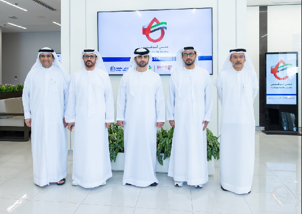 Mansoor bin Mohammed Donates Blood for Campaign