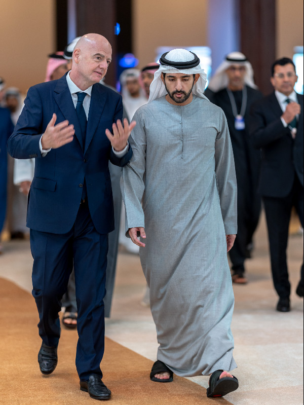 Hamdan Meets FIFA at Dubai Sports Summit