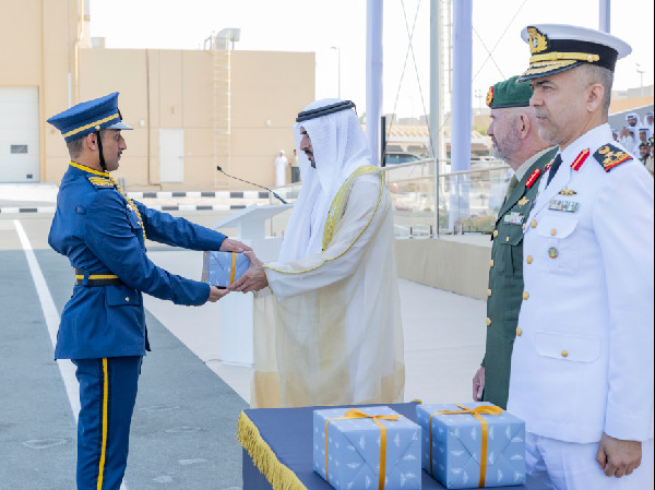 Hamdan bin Mohammed Attends Graduation Ceremony
