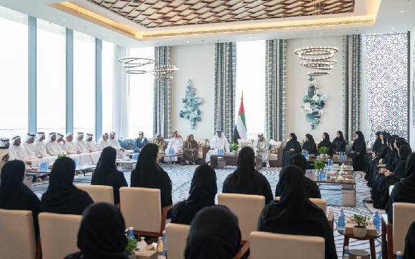 Hamdan bin Zayed Meets Al Dhafra Officials