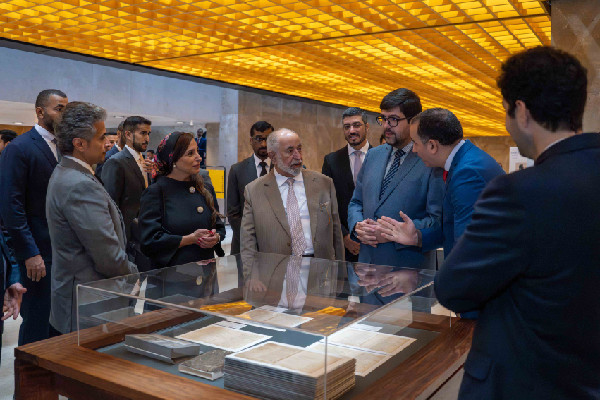 Ruler of Sharjah visits Portuguese Archives