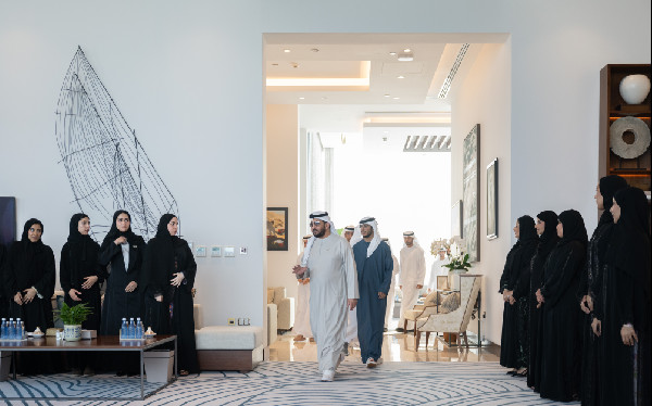 Hamdan bin Zayed Meets Al Dhafra Officials